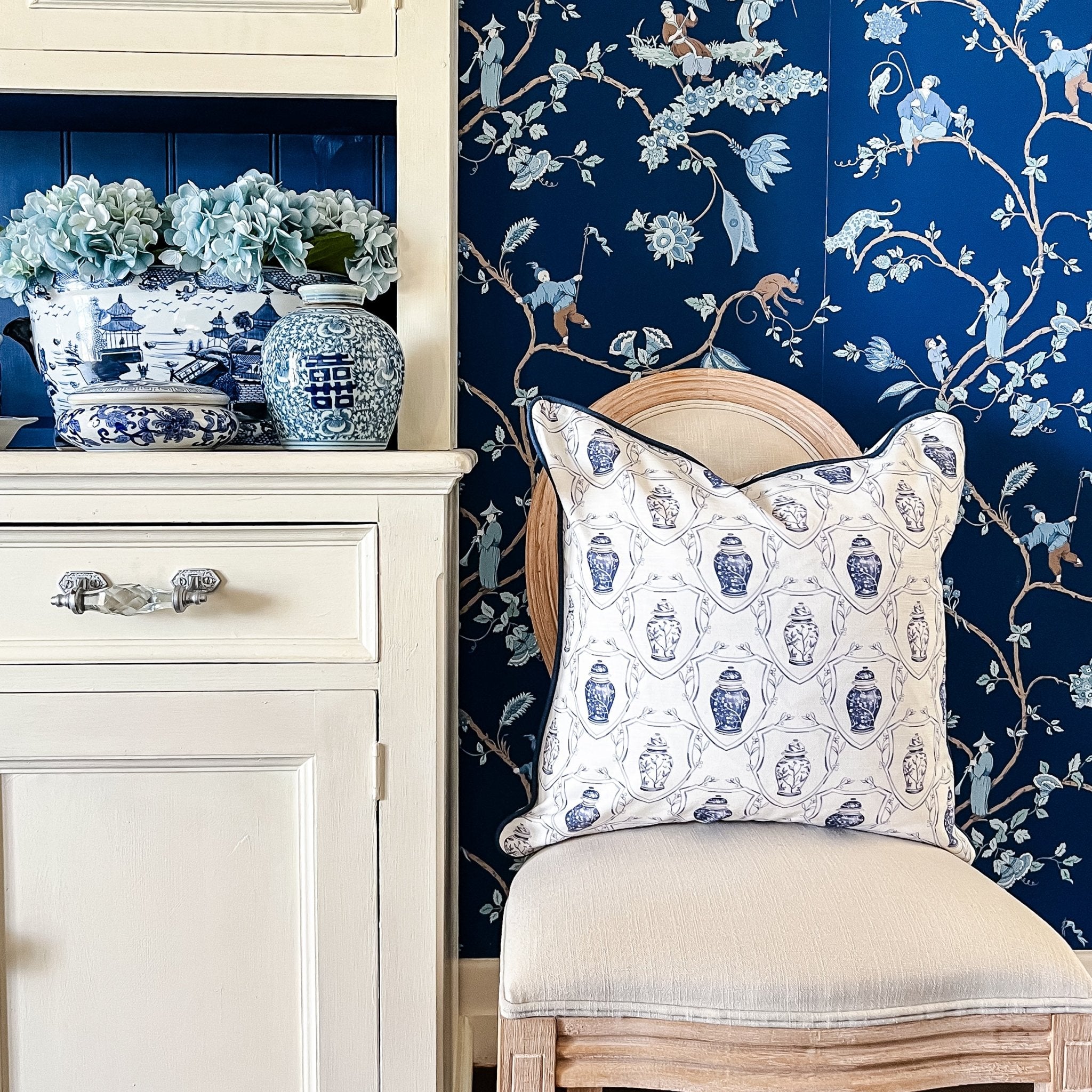 Chinoiserie Ginger Jar Crest Cushion - Hydrangea Lane Home